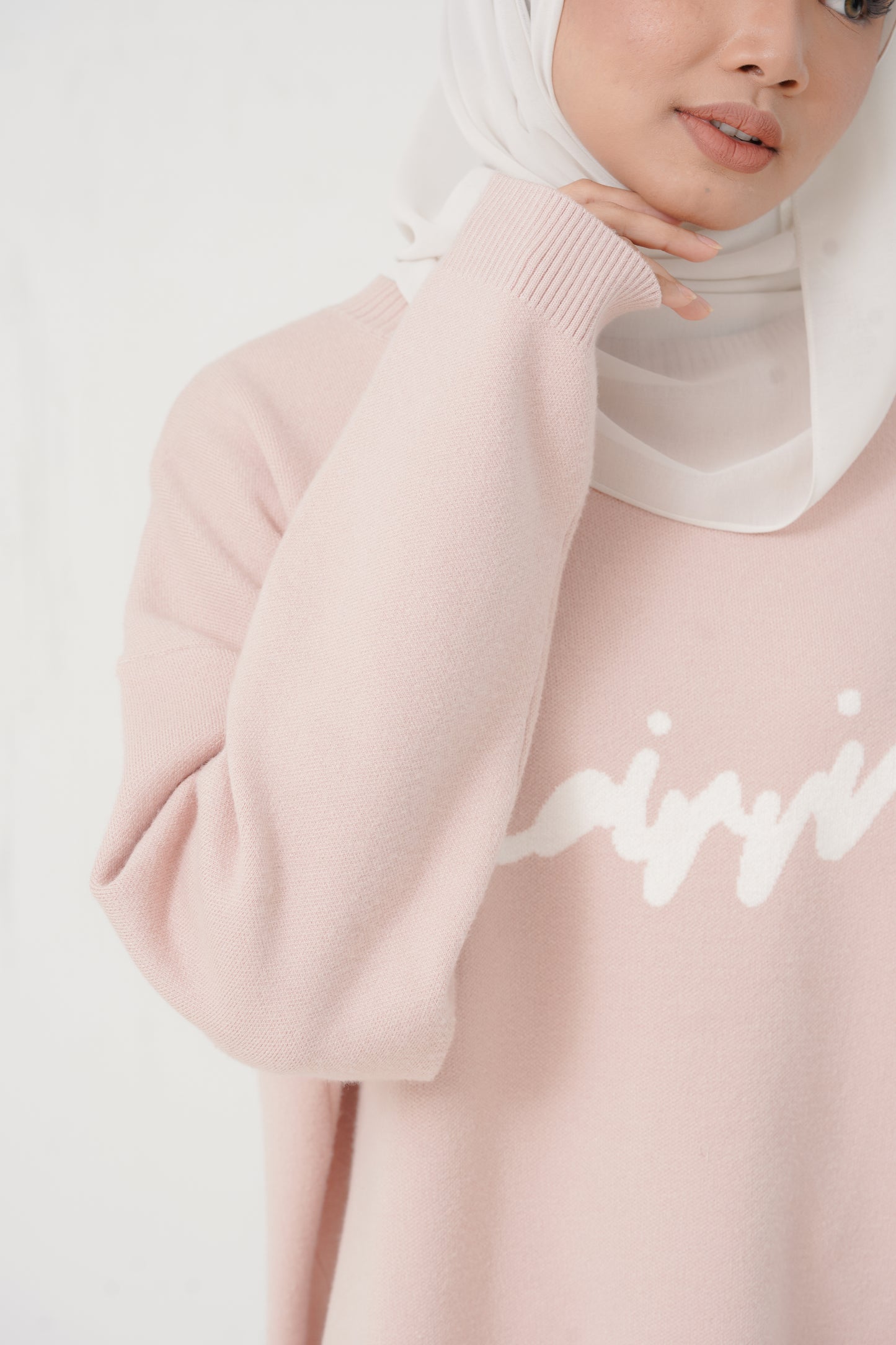 The 'Khairrins' Knit Pullover in Baby Pink