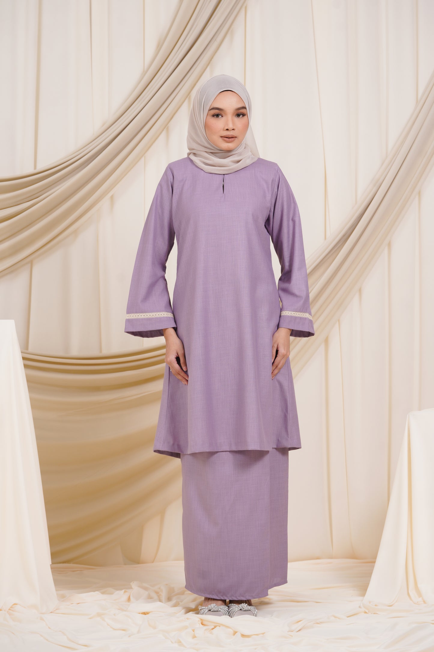 Iris Khurung in Lavender