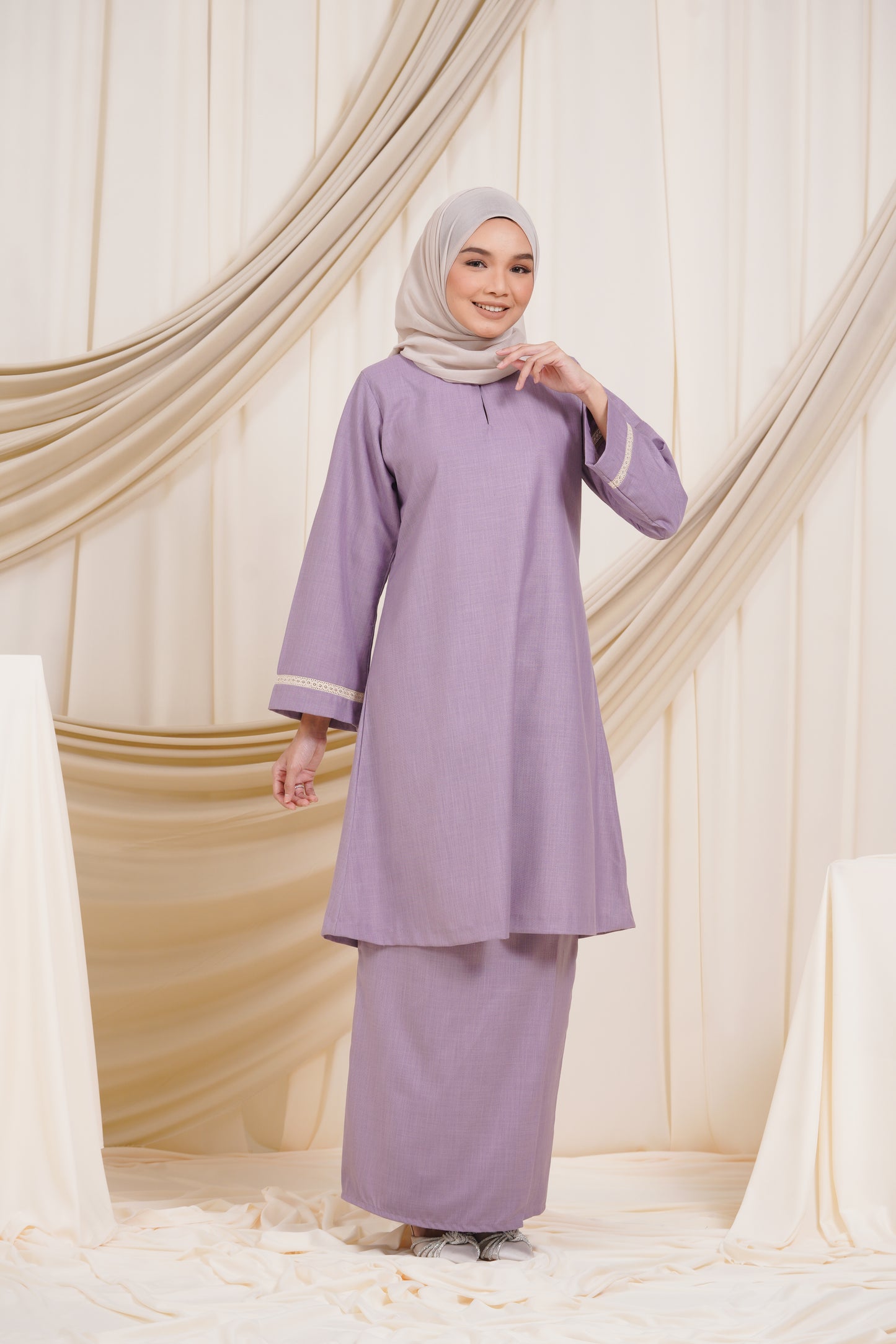 Iris Khurung in Lavender