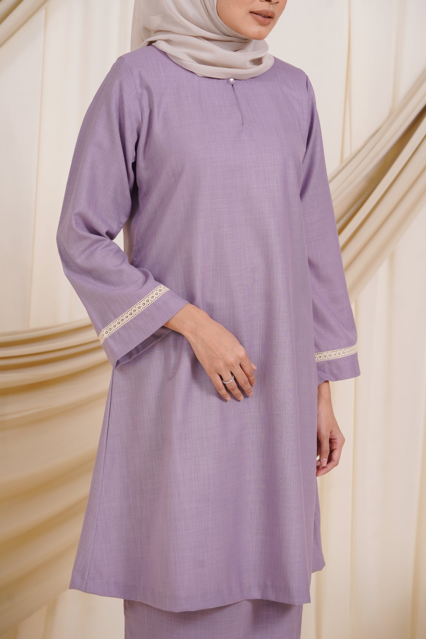 Iris Khurung in Lavender