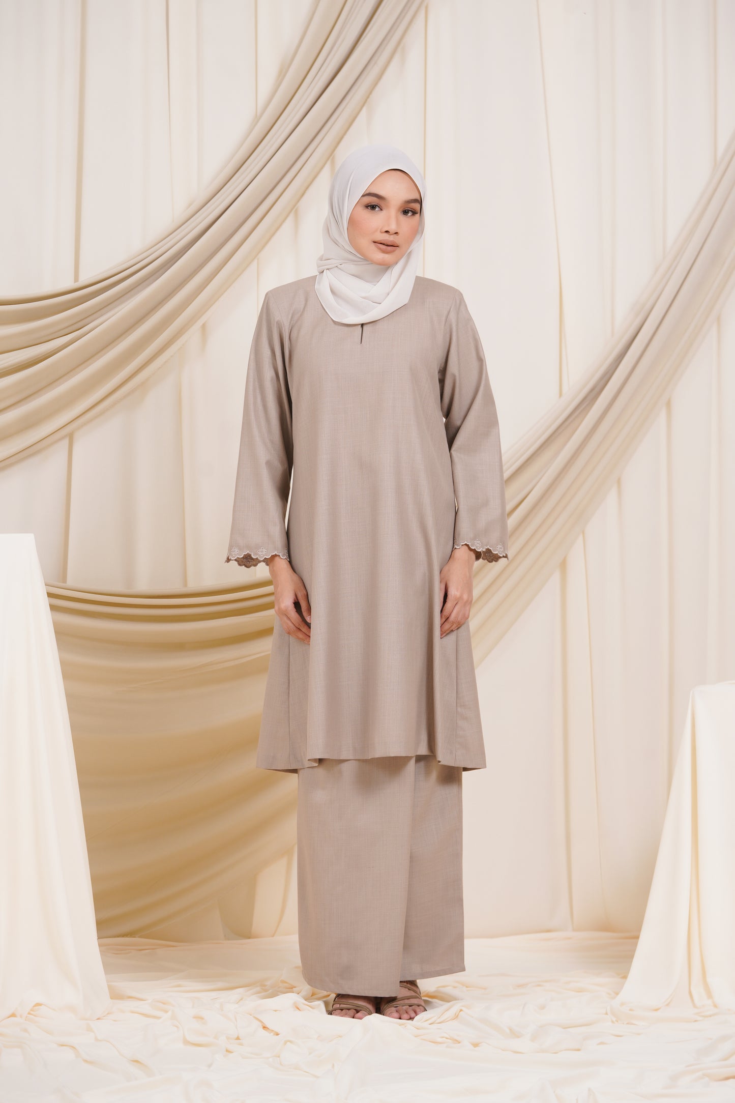 Melur Khurung in Taupe