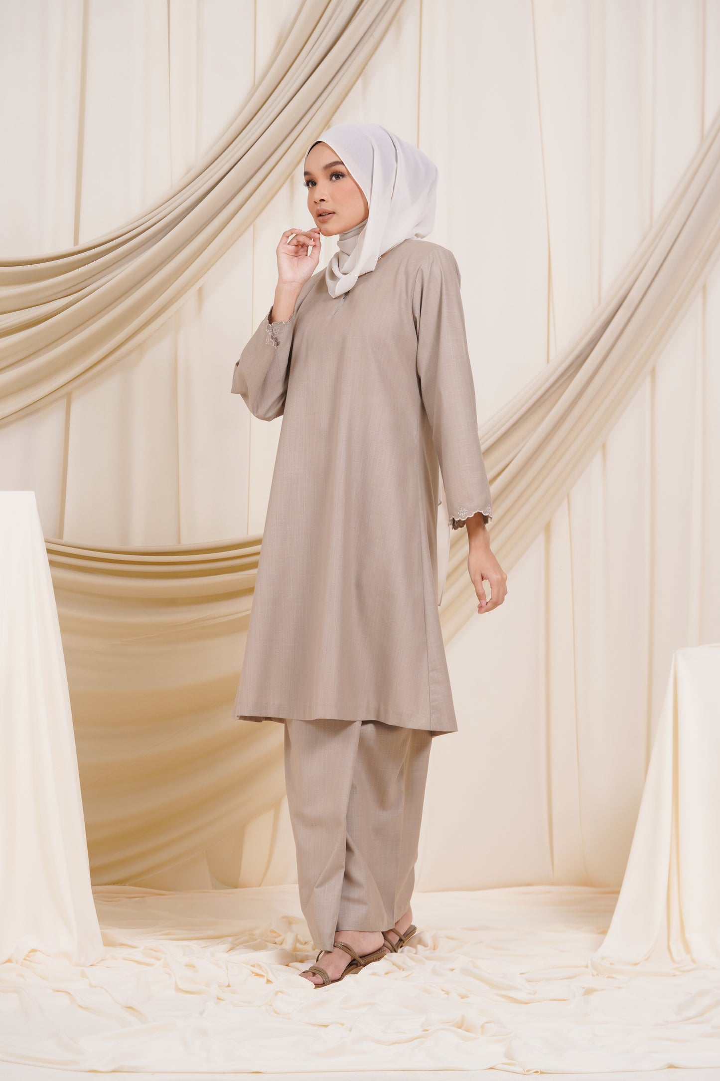 Melur Khurung in Taupe
