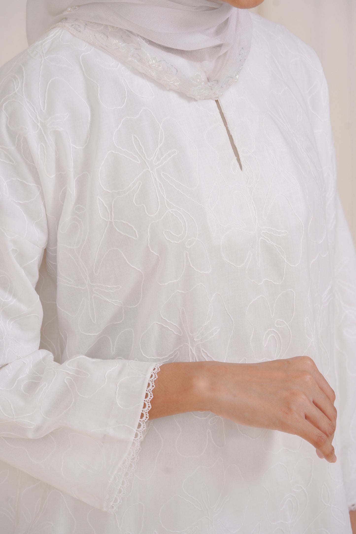 Talita Khurung in White